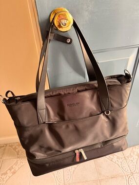 BLACK WEEKENDER Travel Bag with separate zip compartment on bottom.